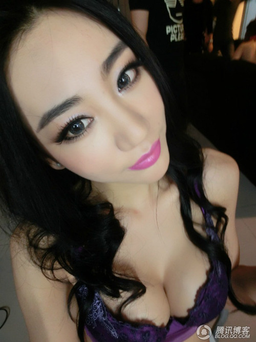 四名女大学精油按摩5
